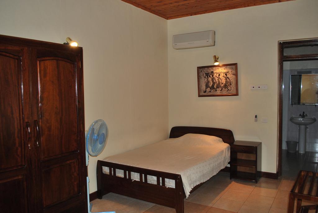 Parkview Inn Moshi Quarto foto